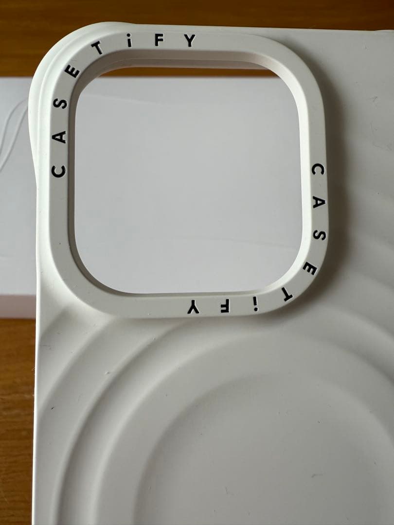 ケースティファイ ウェーブシリコンケース　iPhone16pro用