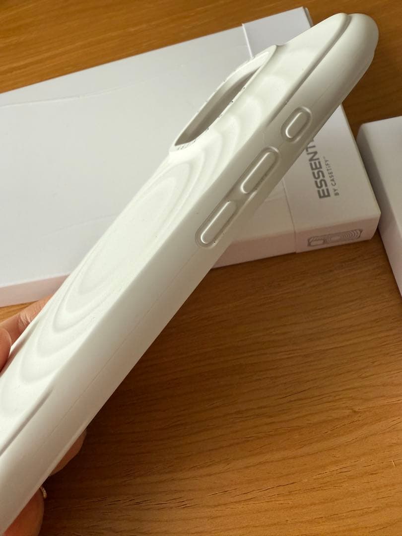 ケースティファイ ウェーブシリコンケース　iPhone16pro用