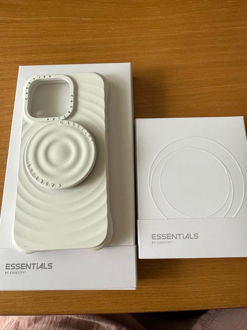 ケースティファイ ウェーブシリコンケース　iPhone16pro用