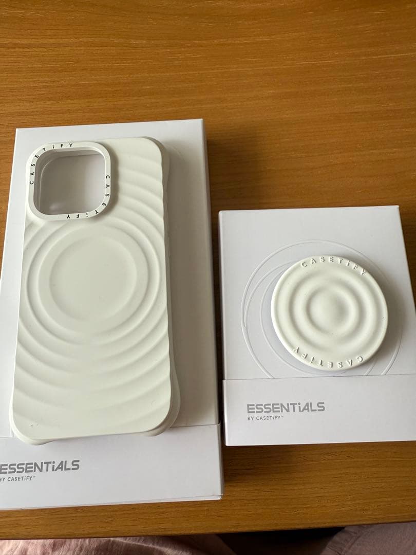 ケースティファイ ウェーブシリコンケース　iPhone16pro用