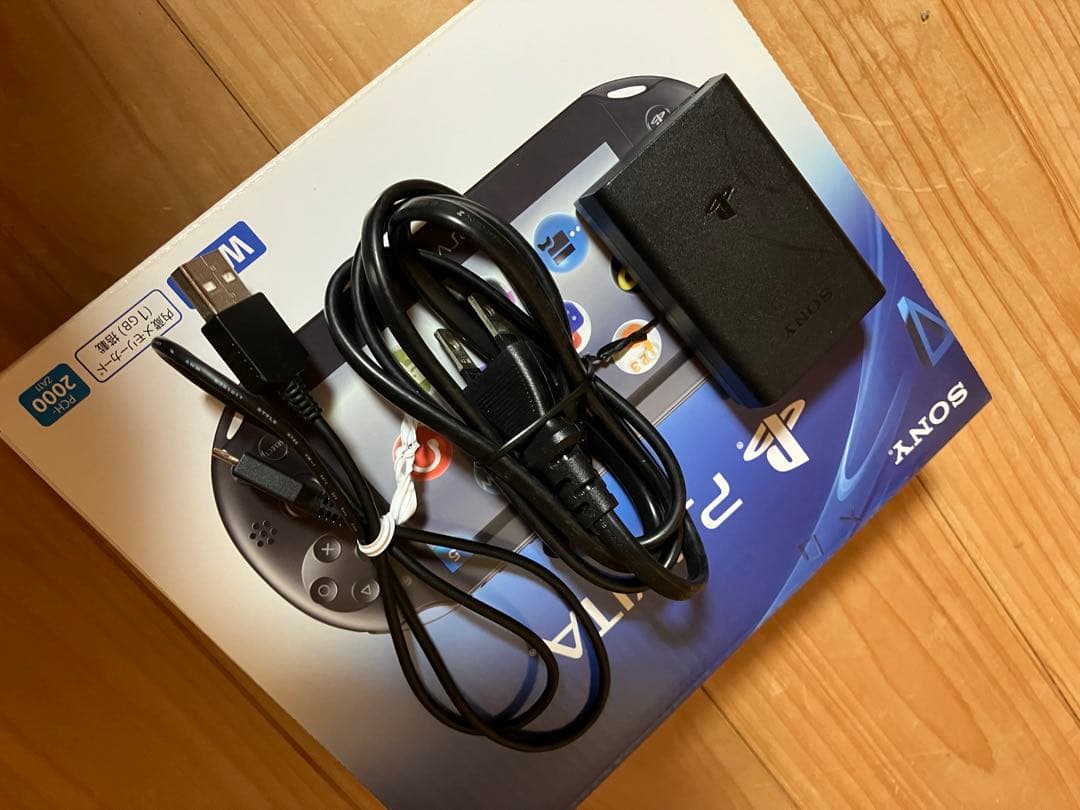 SONY PS Vita Wi-Fi ケース付き 動作確認済みpch-2000
