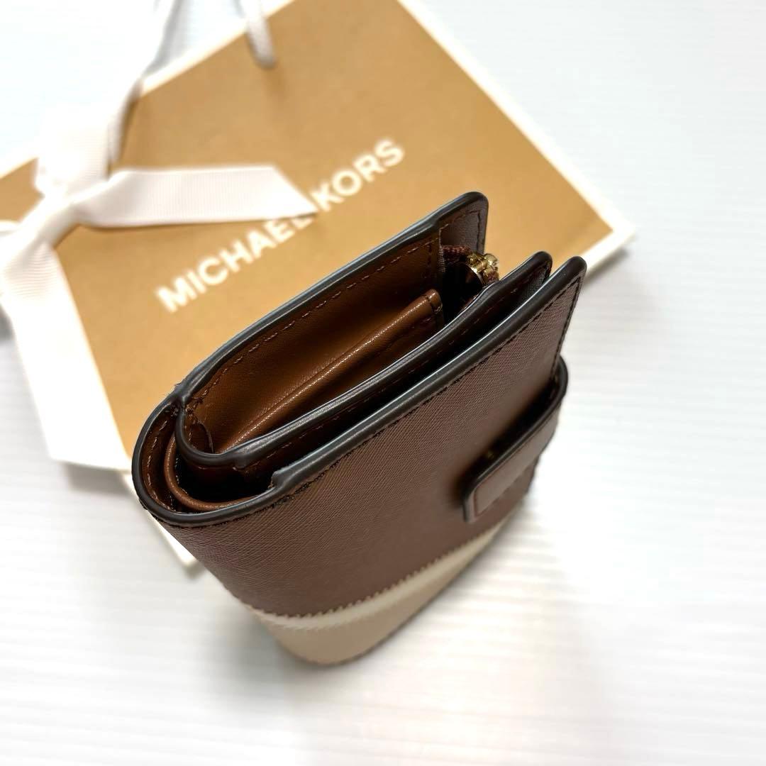 ⭐︎ 【新品、未使用品】かわいい♡マイケルコース 2つ折り財布ホワイト　ブラウン