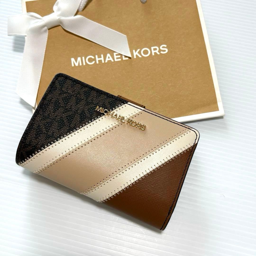 ⭐︎ 【新品、未使用品】かわいい♡マイケルコース 2つ折り財布ホワイト　ブラウン