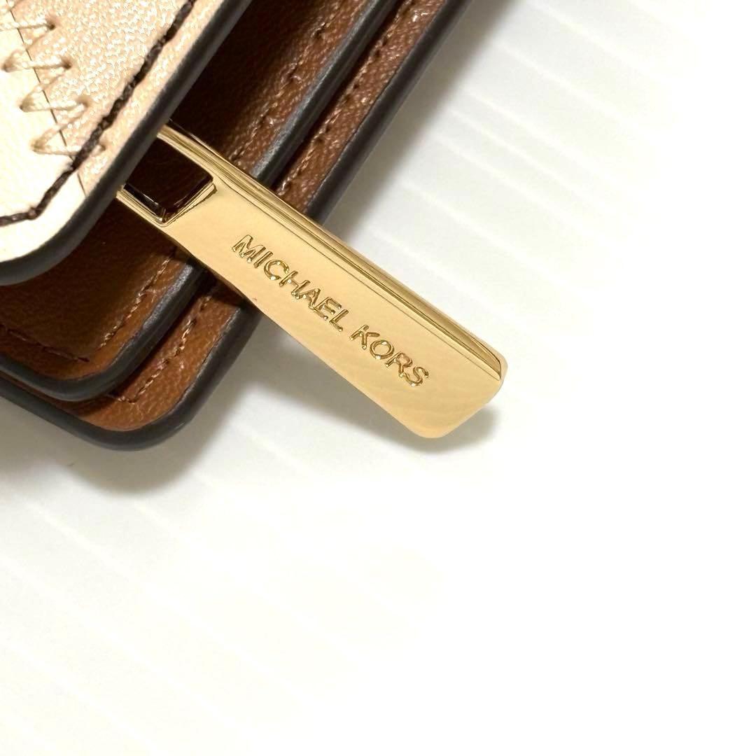 ⭐︎ 【新品、未使用品】かわいい♡マイケルコース 2つ折り財布ホワイト　ブラウン