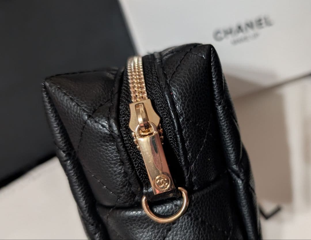 【CHANNEL】ブラックキルティングポーチ チェーンショルダー付き ノベルティ