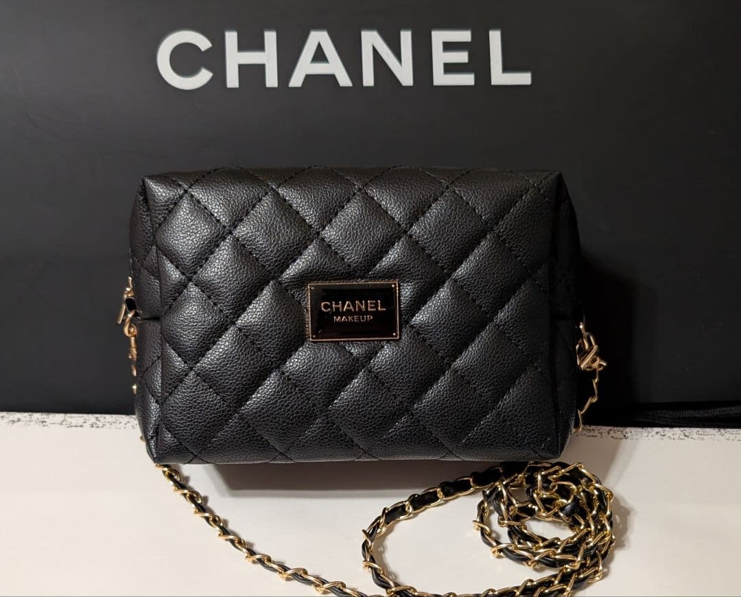 【CHANNEL】ブラックキルティングポーチ チェーンショルダー付き ノベルティ