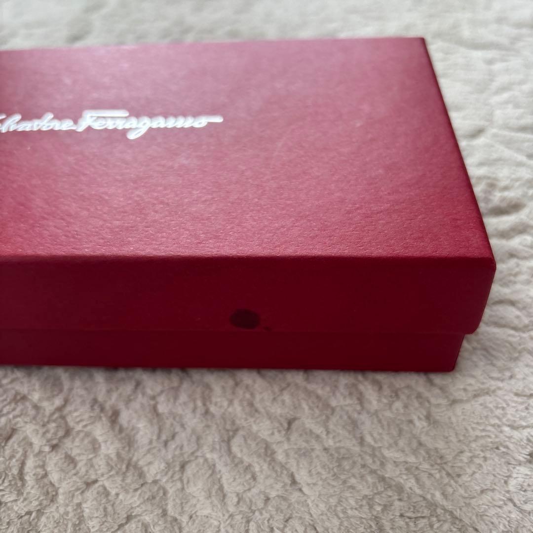 マロンJ★フェラガモ★　未使用スマホショルダーダブルガンチーニ