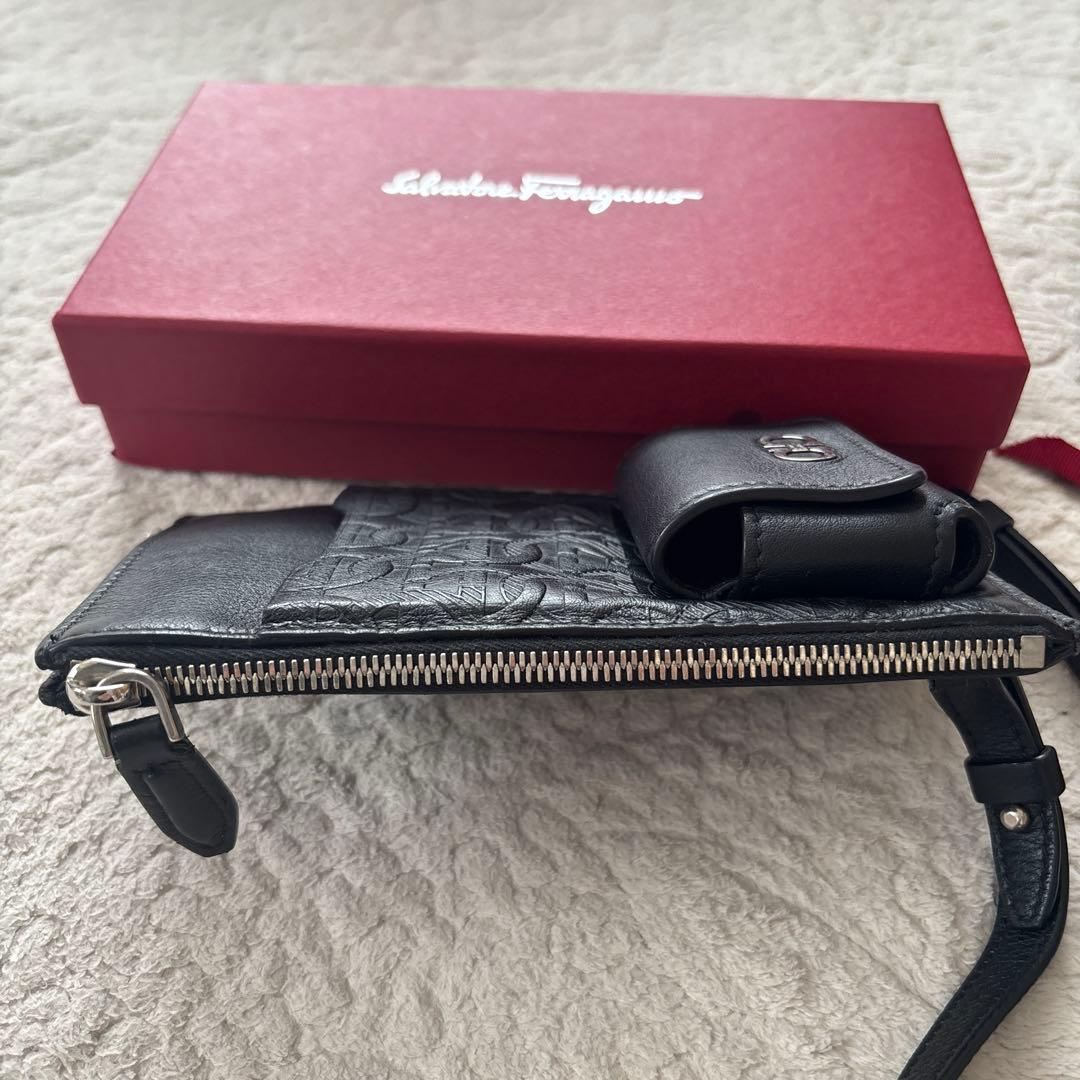 マロンJ★フェラガモ★　未使用スマホショルダーダブルガンチーニ