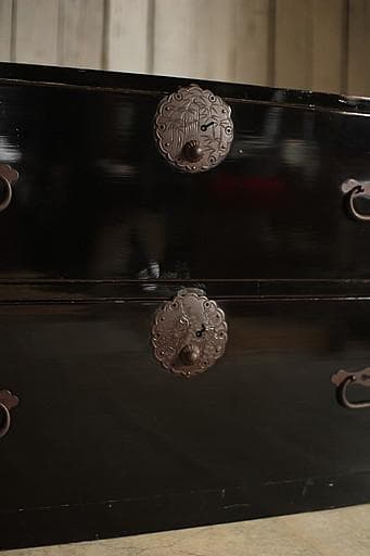 綺麗な丸金具庄内箪笥　2段