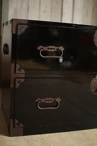 綺麗な丸金具庄内箪笥　2段