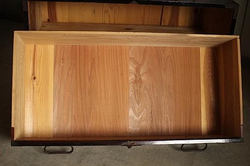 綺麗な丸金具庄内箪笥　2段