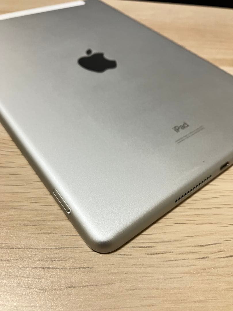 バッテリ最大容量100%劣化ナシ iPad第7世代32GBWiFiセルラードコモ