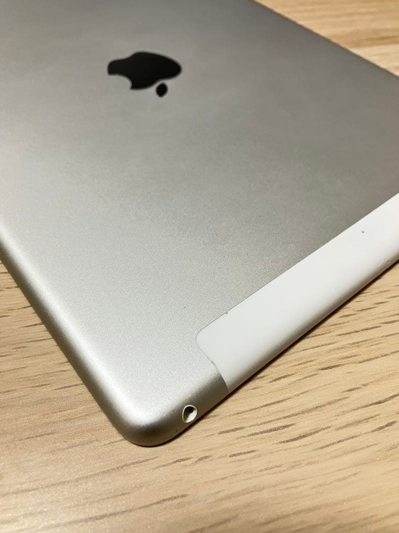 バッテリ最大容量100%劣化ナシ iPad第7世代32GBWiFiセルラードコモ