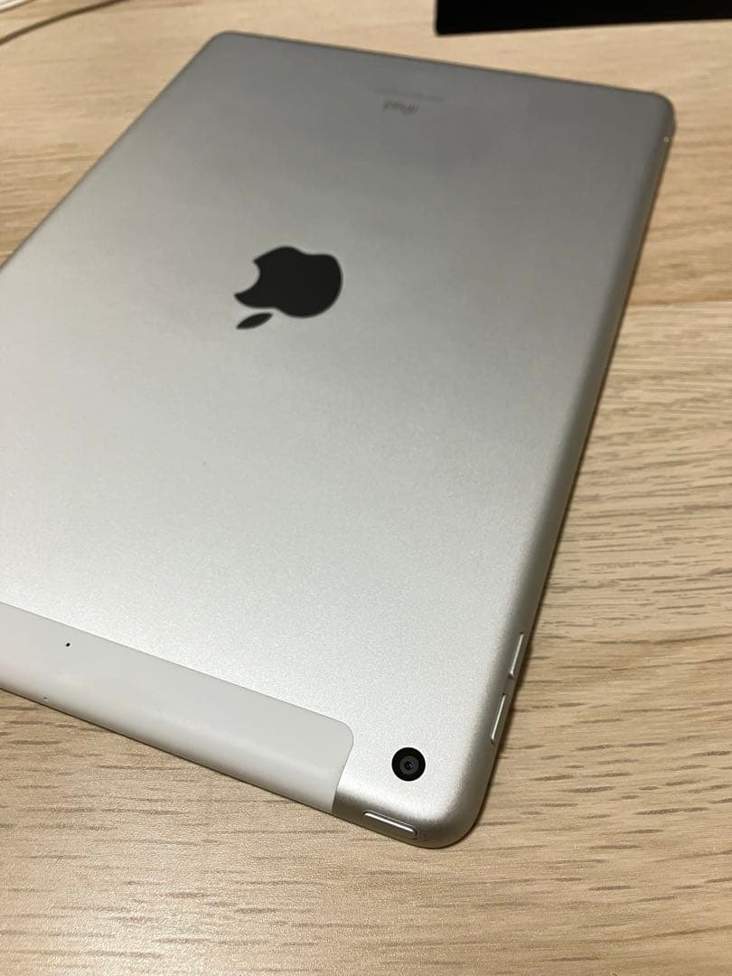 バッテリ最大容量100%劣化ナシ iPad第7世代32GBWiFiセルラードコモ