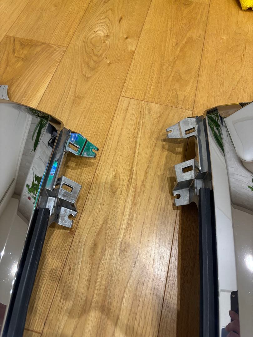 日野純正　 現行レンジャープロ　左右メッキ コーナーパネル　サイドパネル