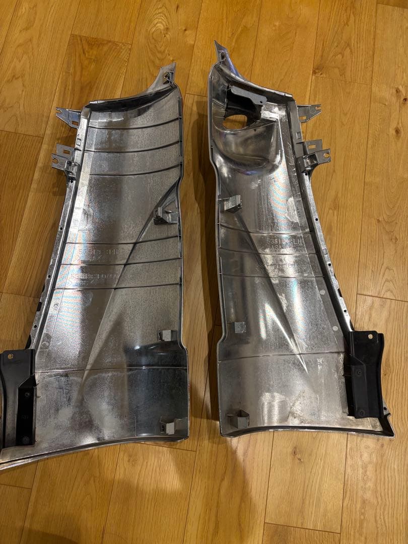 日野純正　 現行レンジャープロ　左右メッキ コーナーパネル　サイドパネル