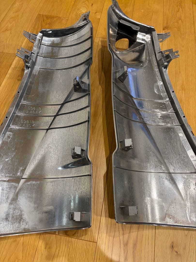 日野純正　 現行レンジャープロ　左右メッキ コーナーパネル　サイドパネル