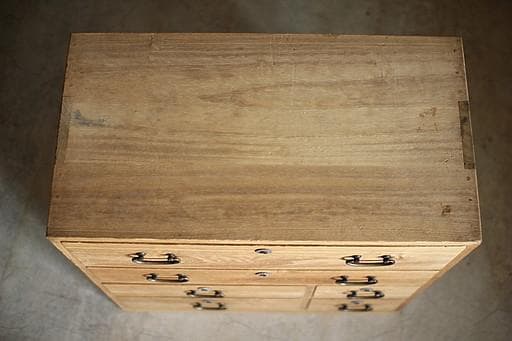 古い小ぶりな木製の引き出し5杯　タンス　チェスト　古家具