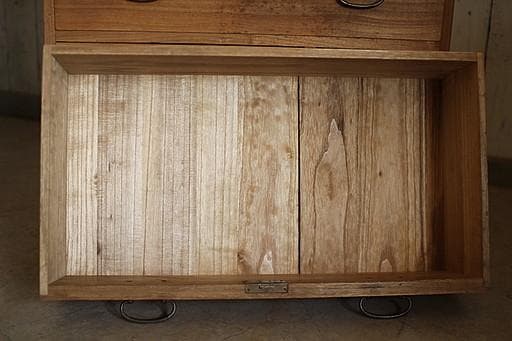 古い小ぶりな木製の引き出し5杯　タンス　チェスト　古家具