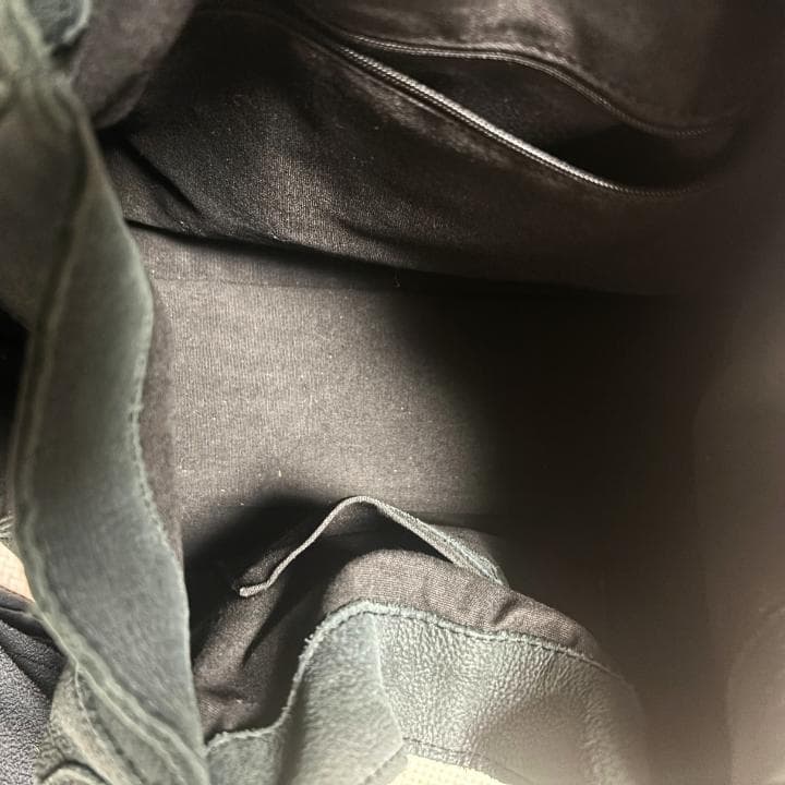 TRES トレ ハンドバッグ 本革 スタッズ ブラック トートバッグ 肩掛け