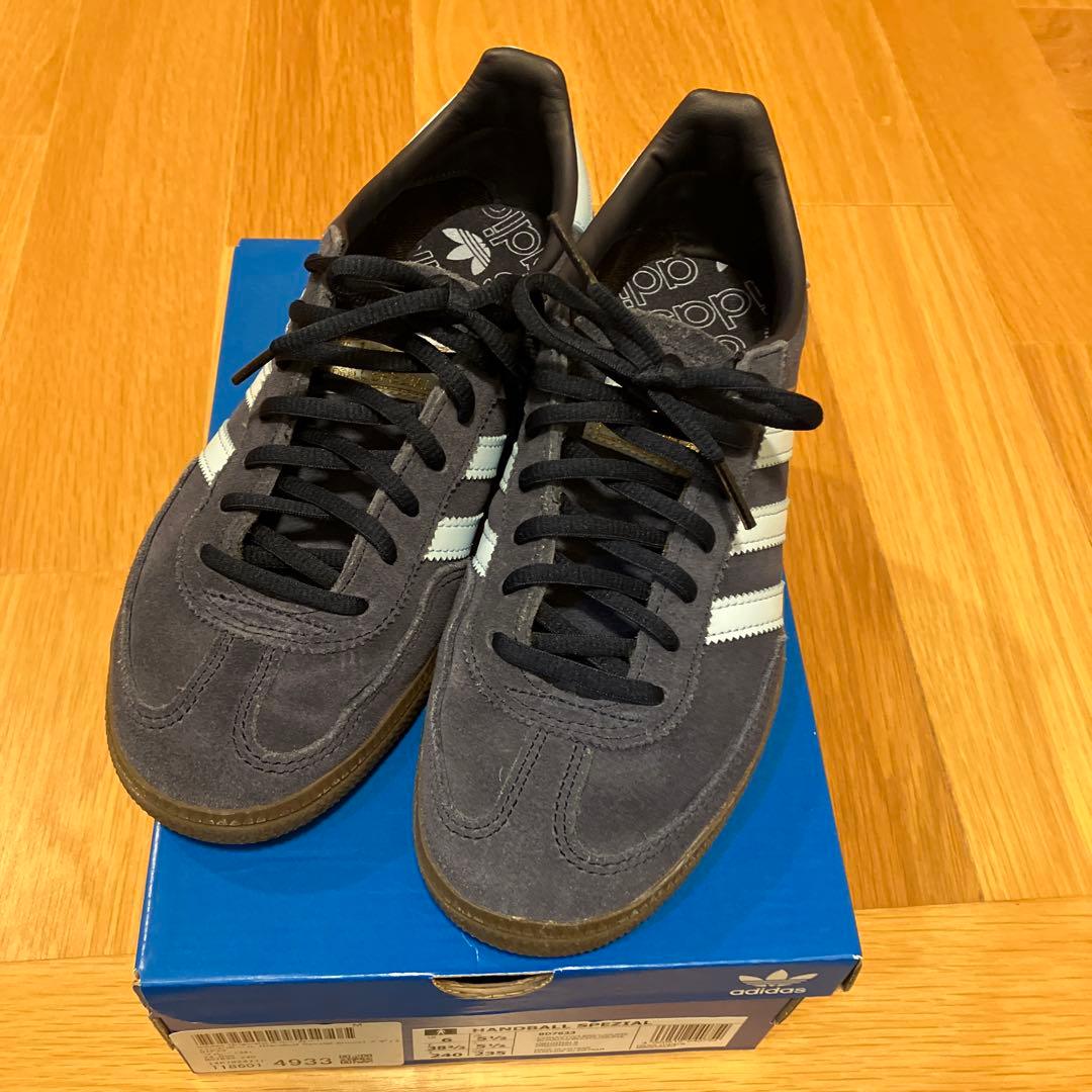 スペツィアル　アディダス