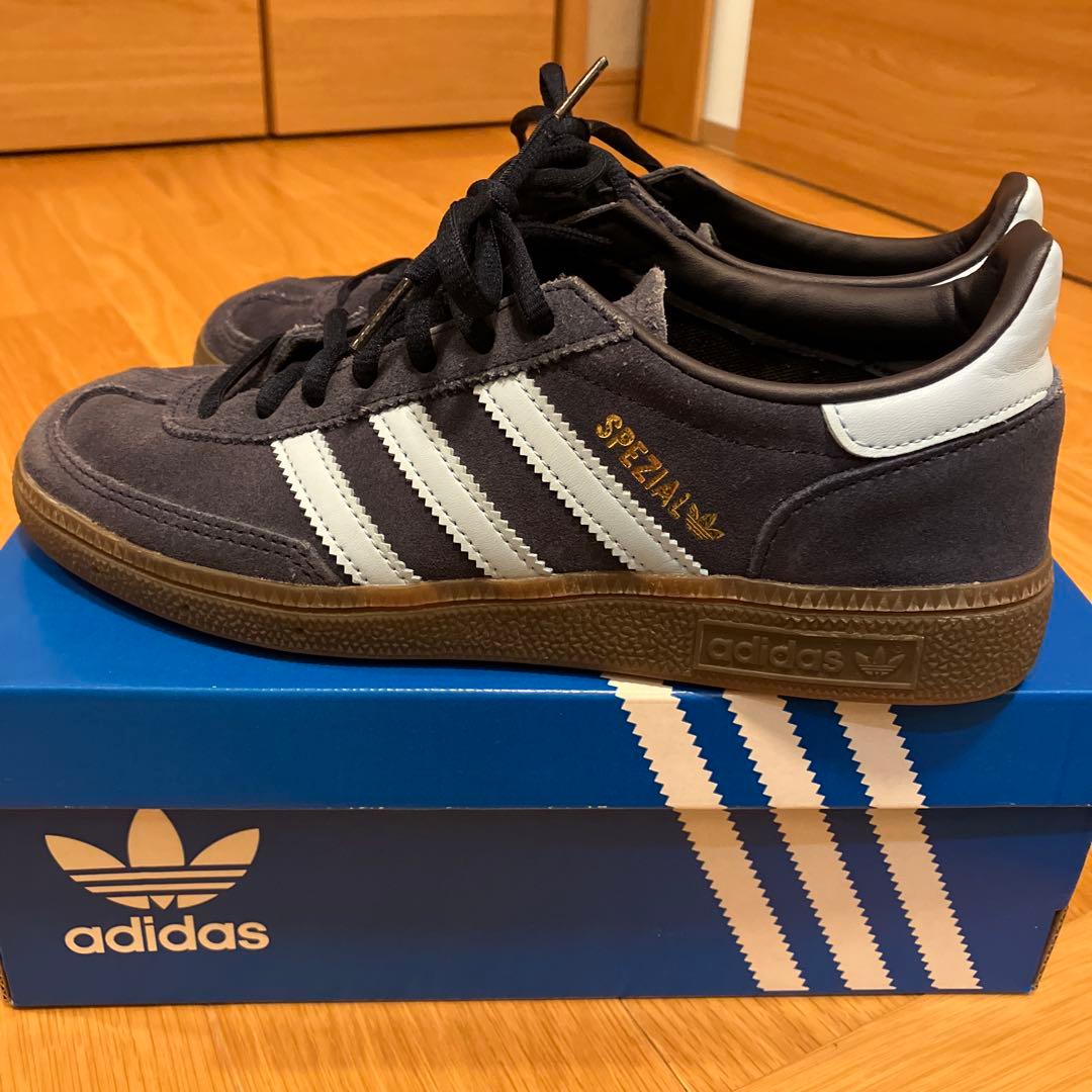 スペツィアル　アディダス