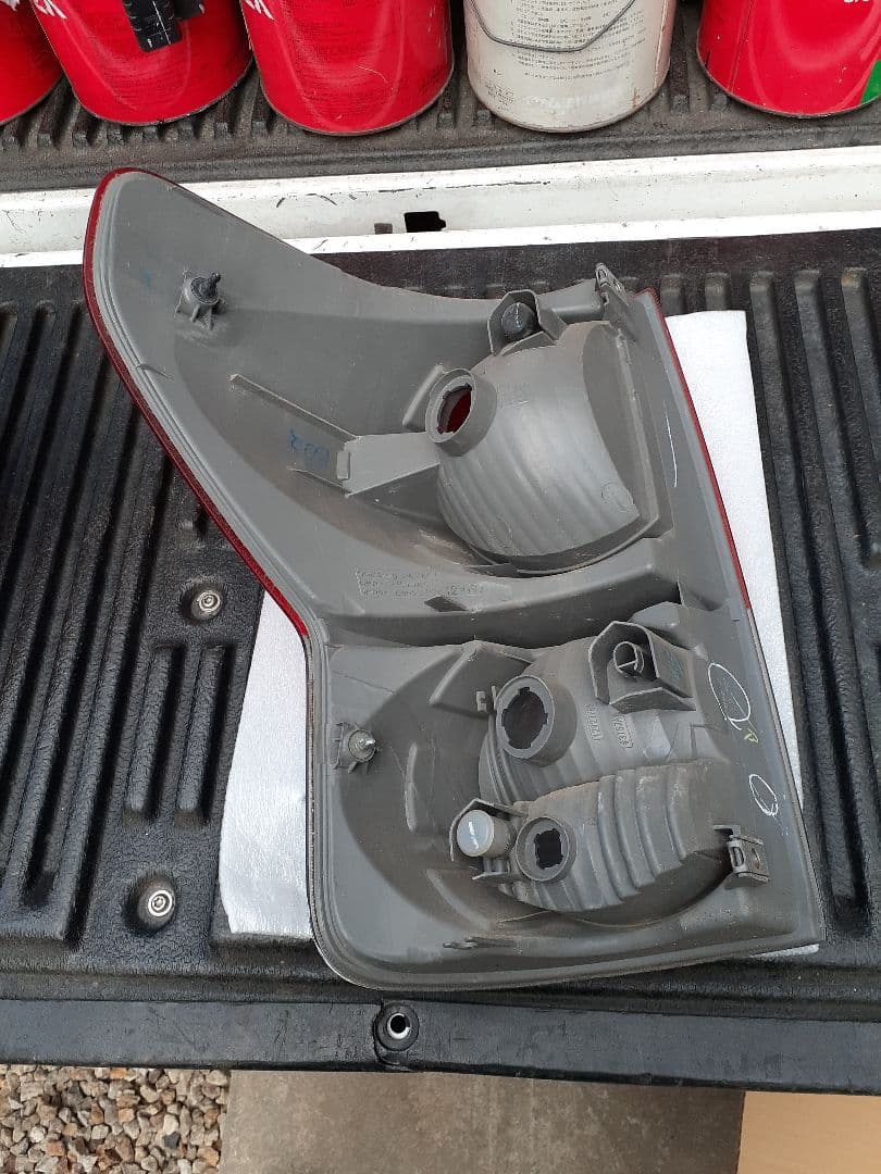 タンドラ　純正テールランプ 左右セット 赤 クリア