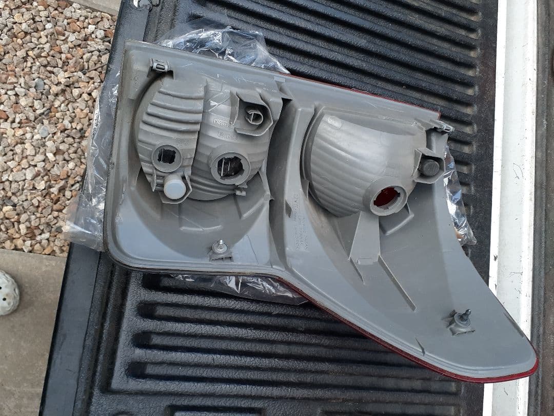 タンドラ　純正テールランプ 左右セット 赤 クリア