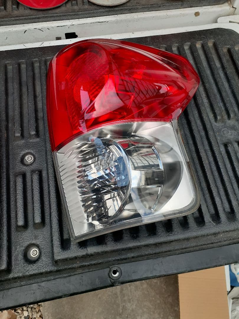タンドラ　純正テールランプ 左右セット 赤 クリア