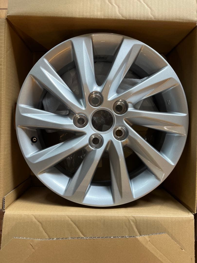 【値下げしました】トヨタ ノア 90系 Z 純正16インチホイール