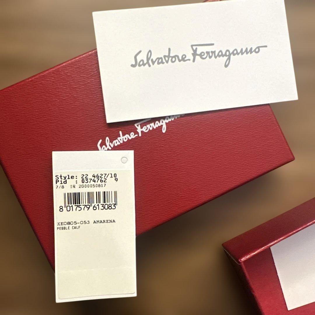フェラガモ　Salvatore Ferragamo レッド　キーケース 新品