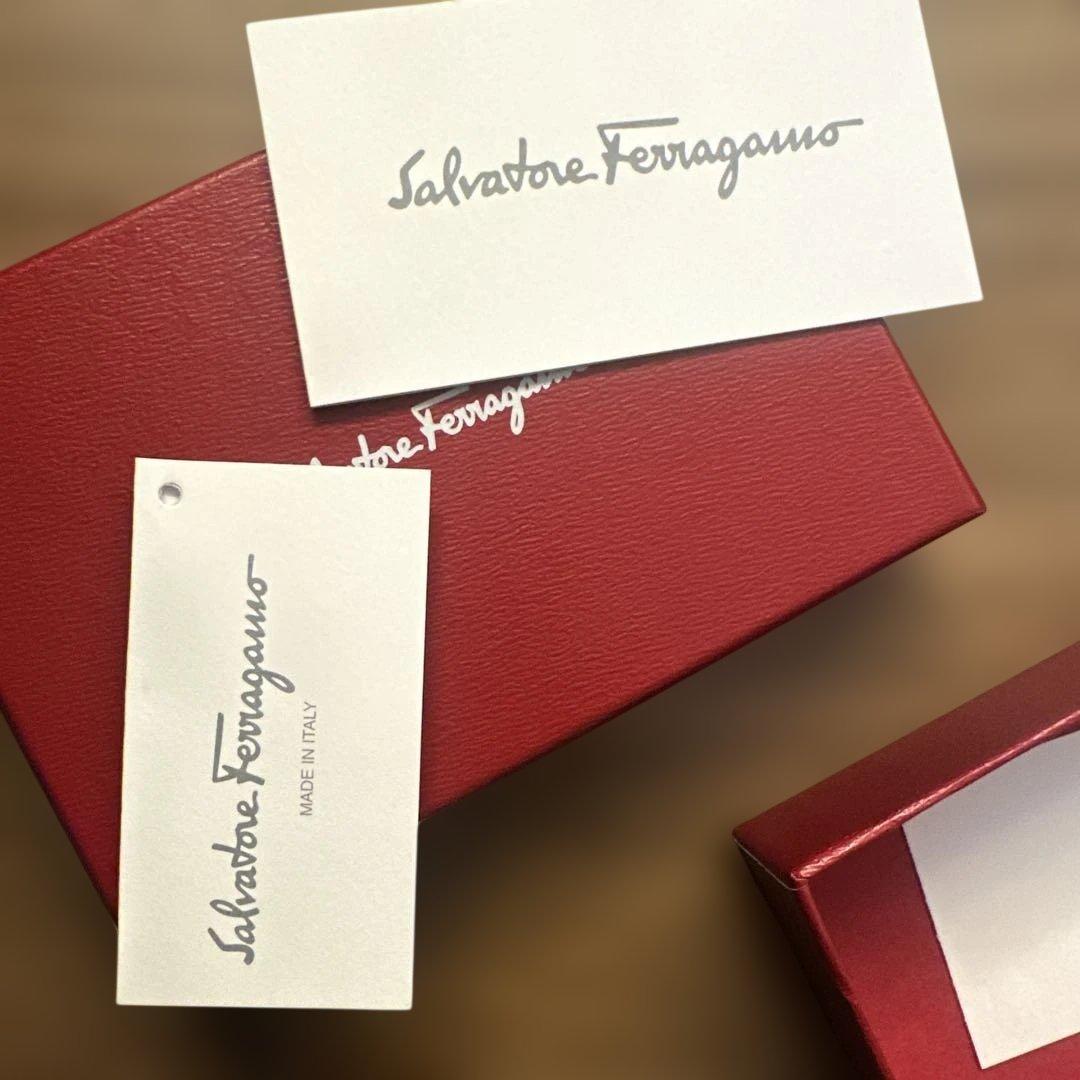 フェラガモ　Salvatore Ferragamo レッド　キーケース 新品