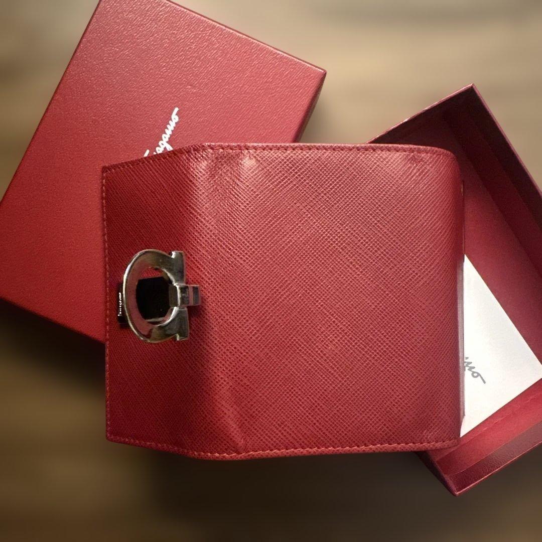 フェラガモ　Salvatore Ferragamo レッド　キーケース 新品