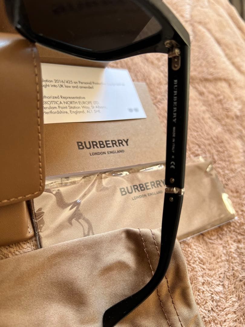 BURBERRY ブラック サングラス