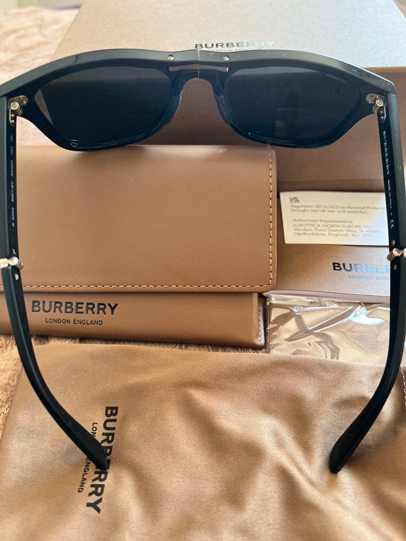 BURBERRY ブラック サングラス