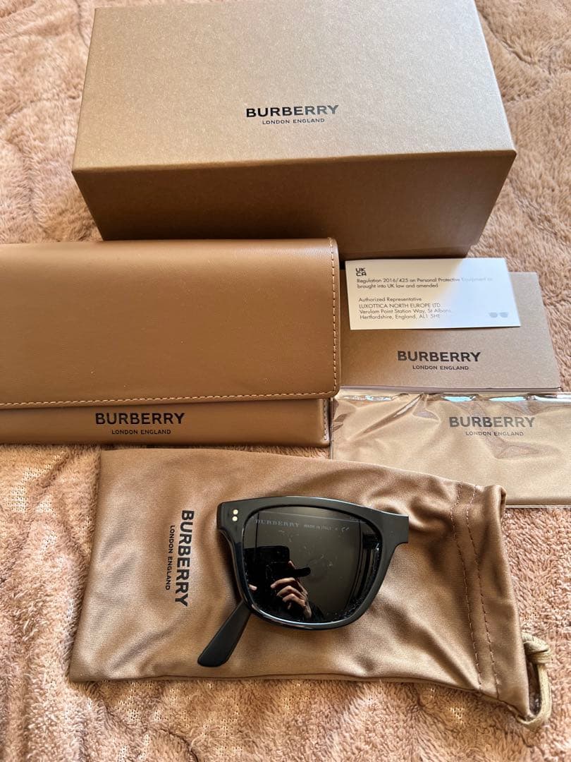 BURBERRY ブラック サングラス