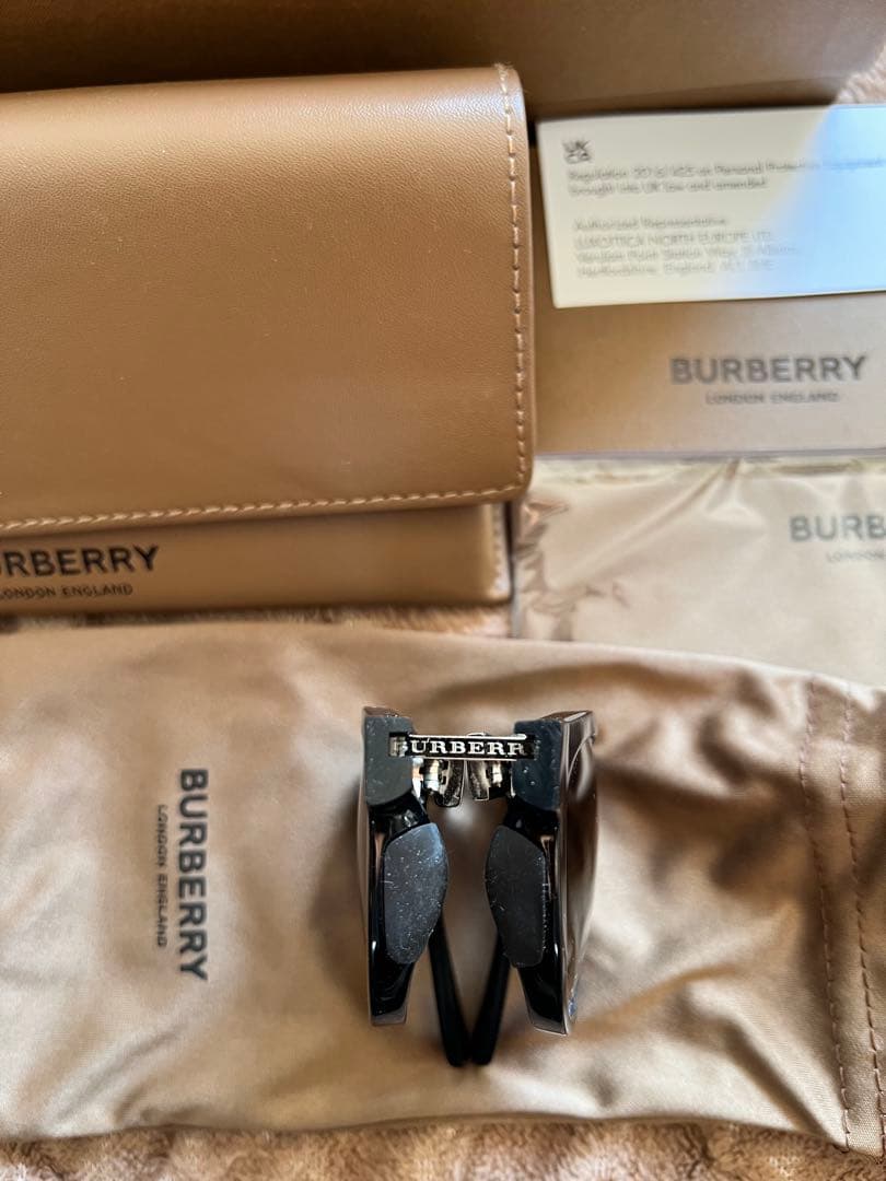 BURBERRY ブラック サングラス