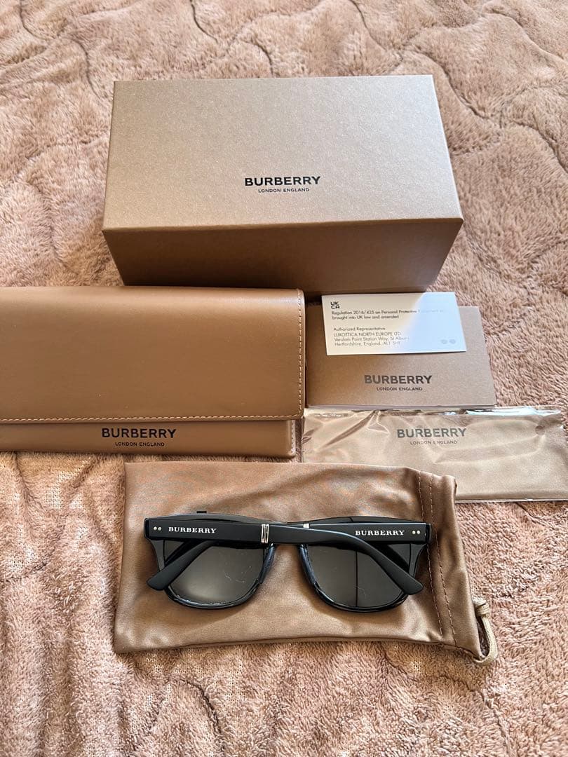 BURBERRY ブラック サングラス