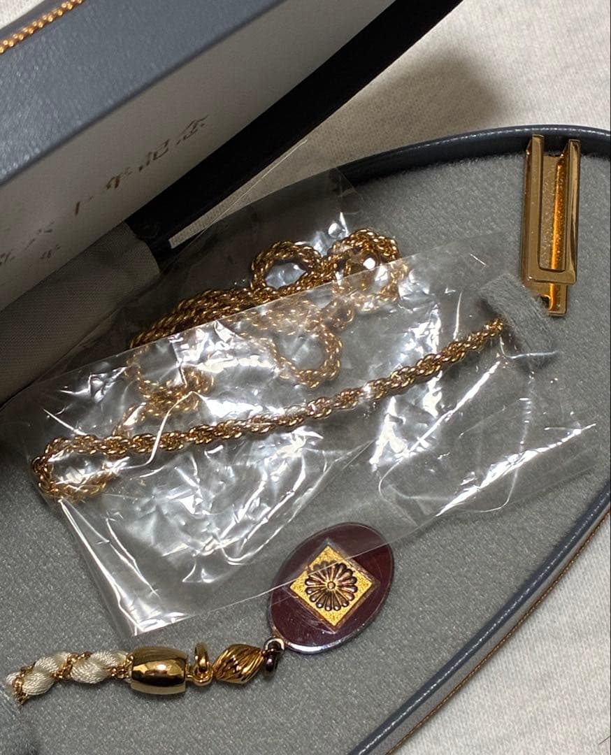 天皇陛下御在位六十年記念 懐中時計 金色 チェーン付き　電池交換済　美品