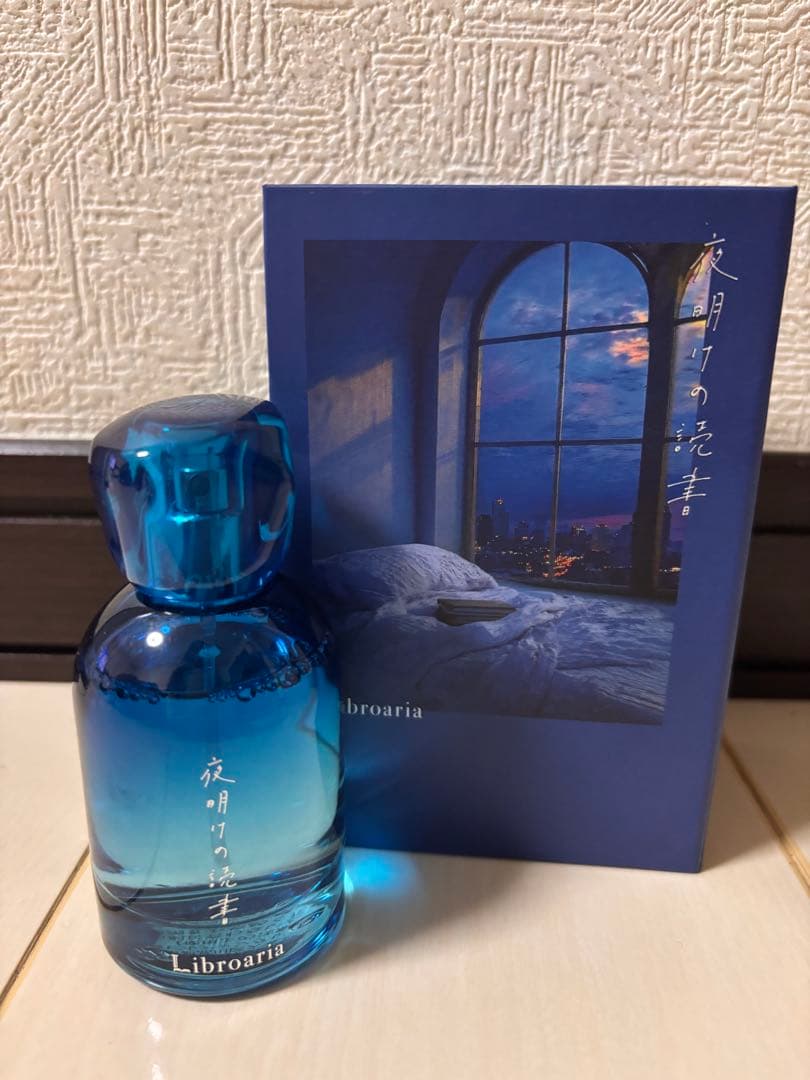 Libroaria 夜明けの読書　香水
