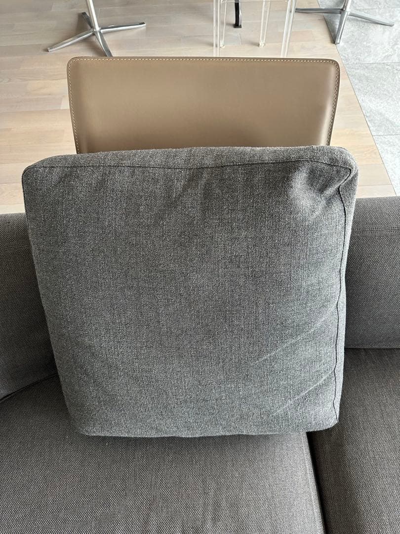 最高峰　ミノッティ　レザー 背当てクッション　グレージュ　1個