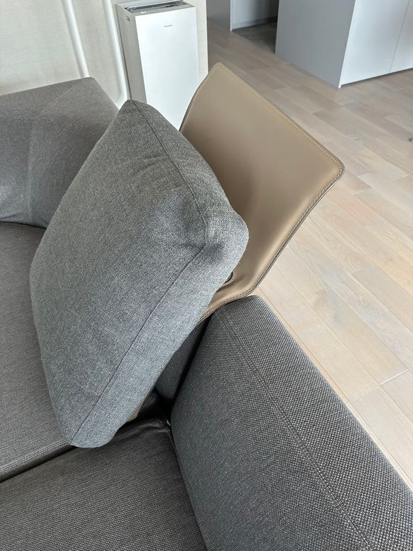 最高峰　ミノッティ　レザー 背当てクッション　グレージュ　1個