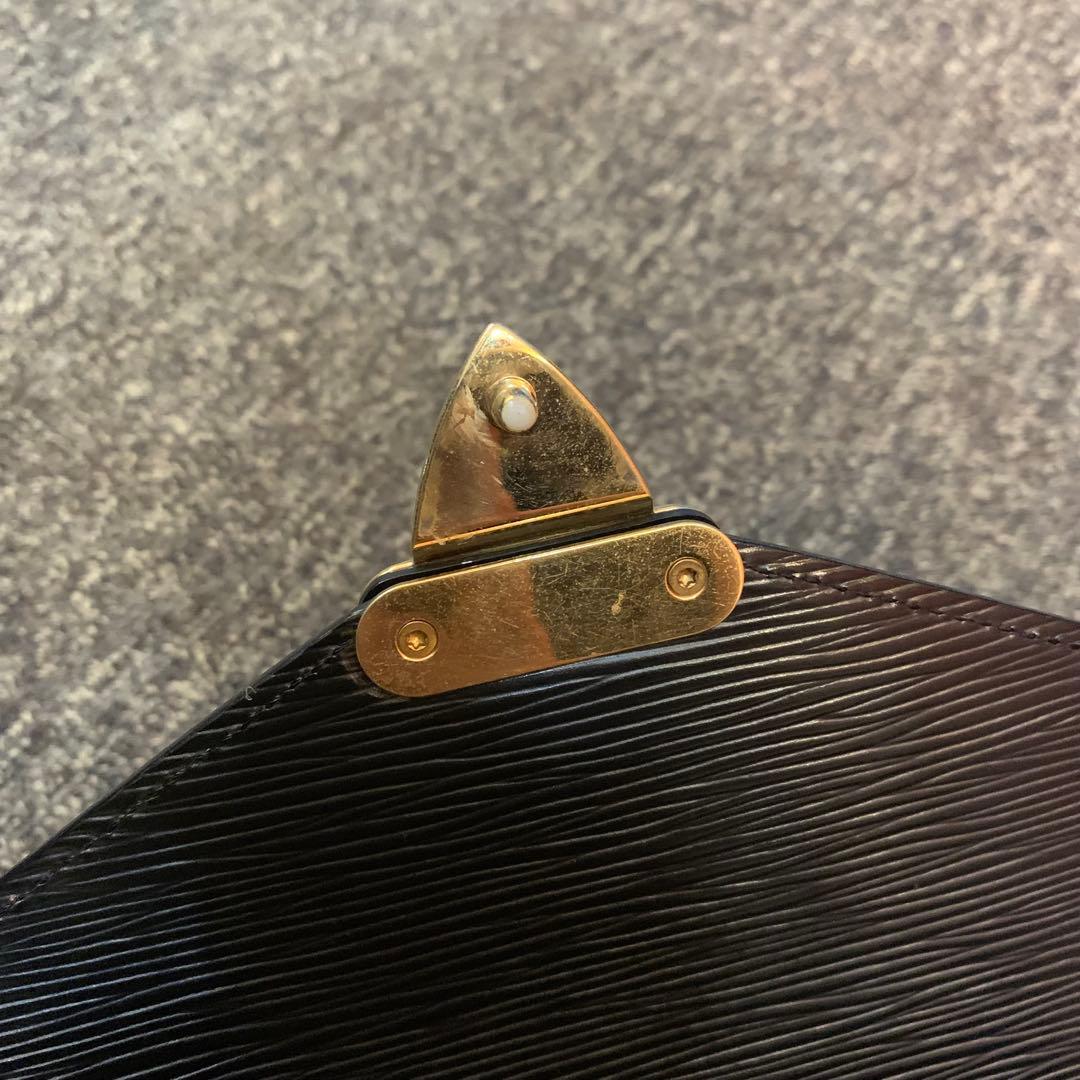 ルイ・ヴィトン ハンドバッグ エピ モンソー 28 M52122