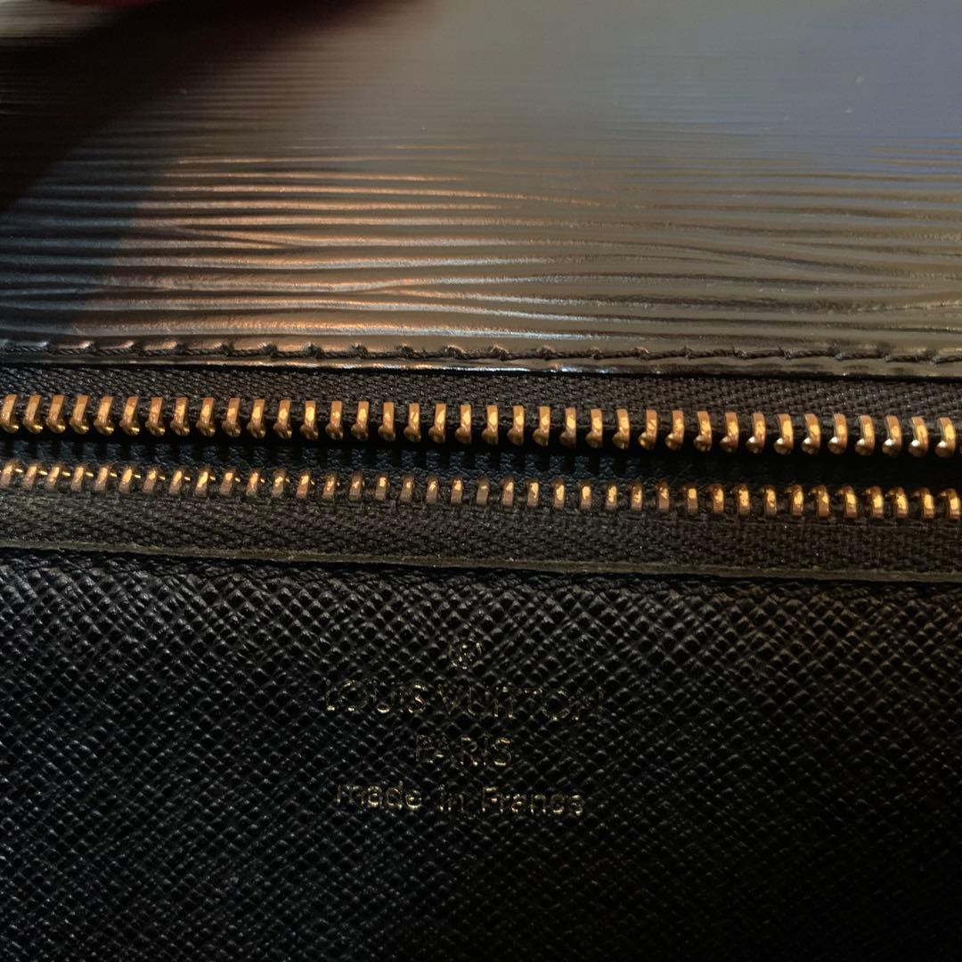 ルイ・ヴィトン ハンドバッグ エピ モンソー 28 M52122