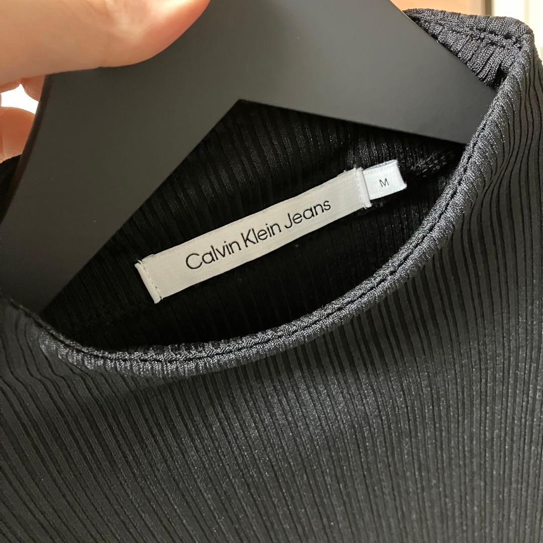 カルバンクライン　ショート丈　クロップド丈　ブラック　ハイネック