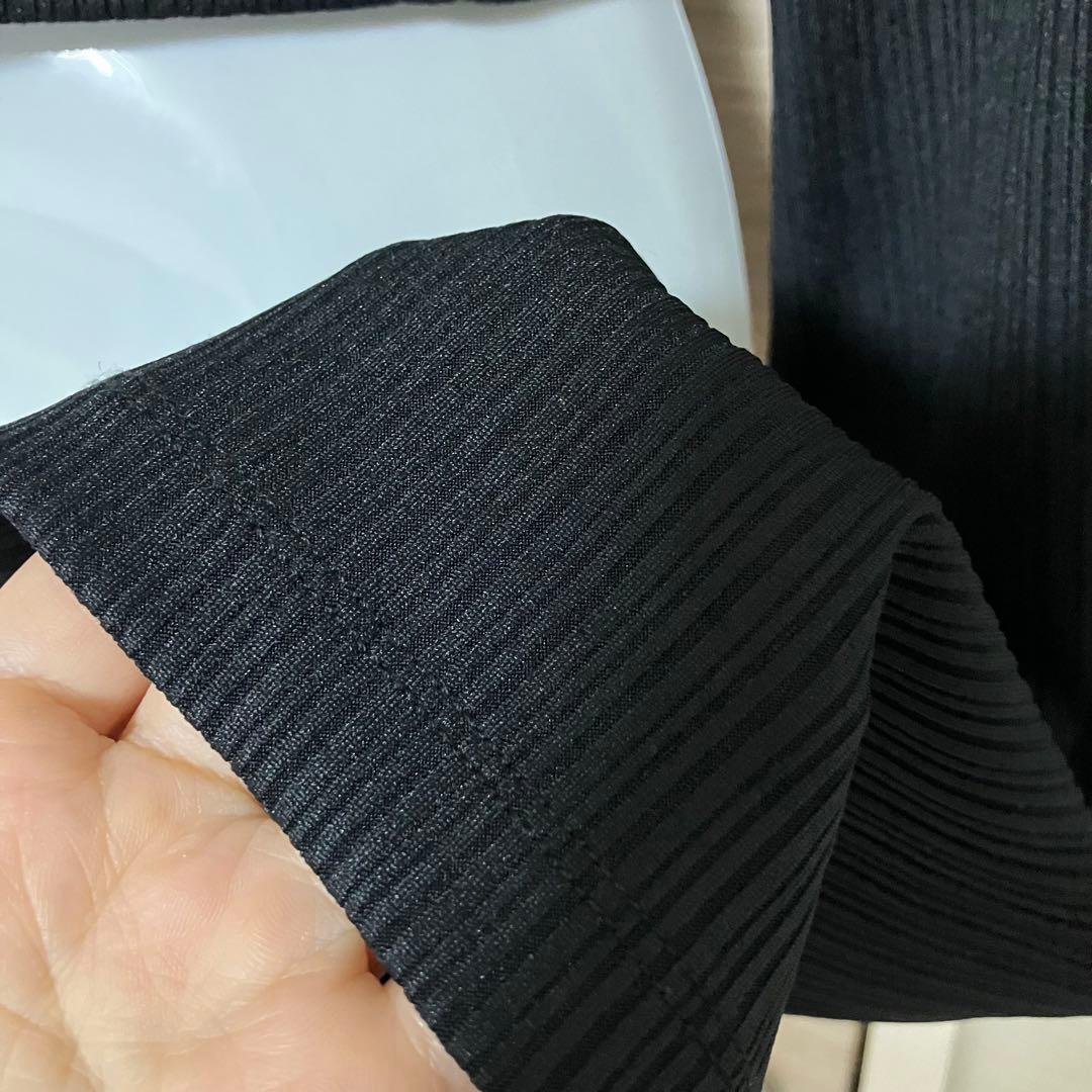 カルバンクライン　ショート丈　クロップド丈　ブラック　ハイネック