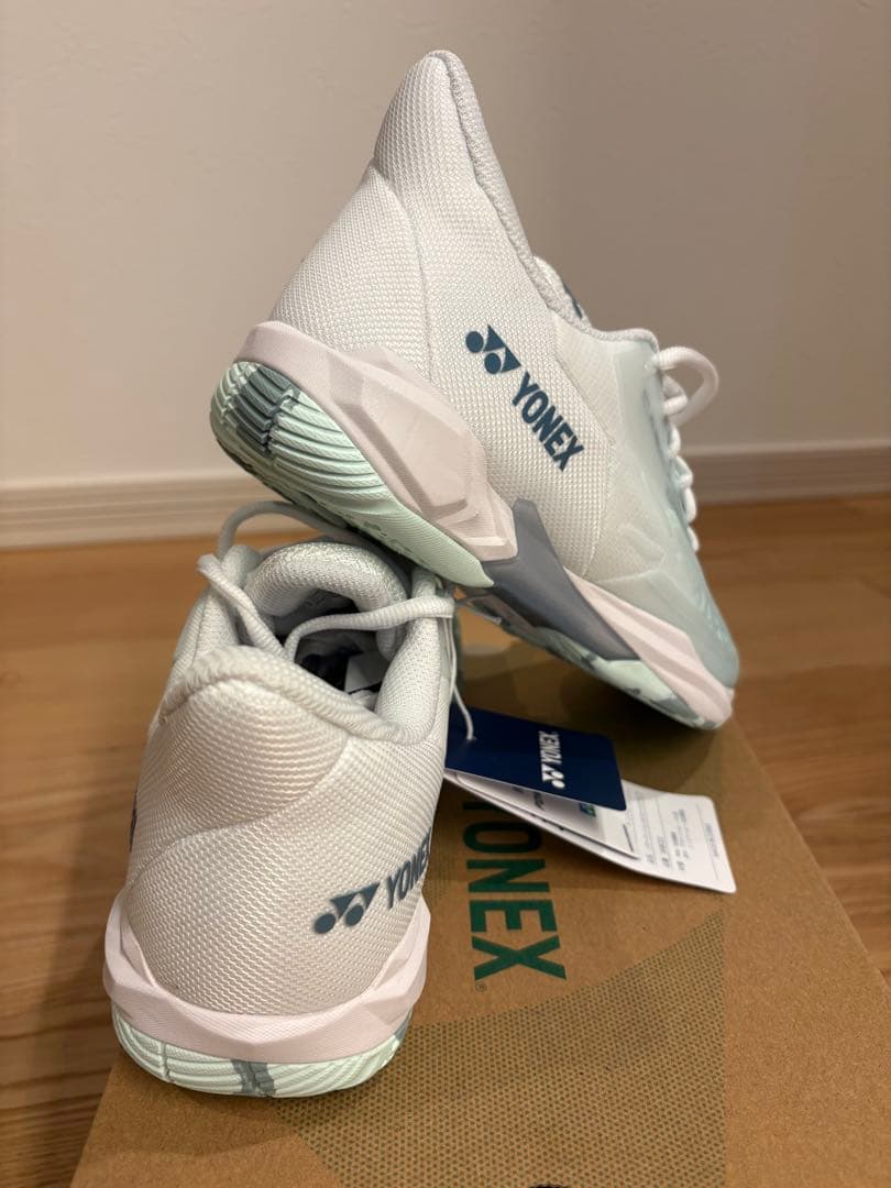 値引き可！●YONEX CASCADE DRIVE 23.5 ホワイト/グリーン