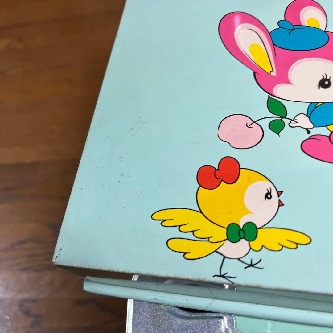 サッチャン様　可愛い絵柄ブリキの衣装箱