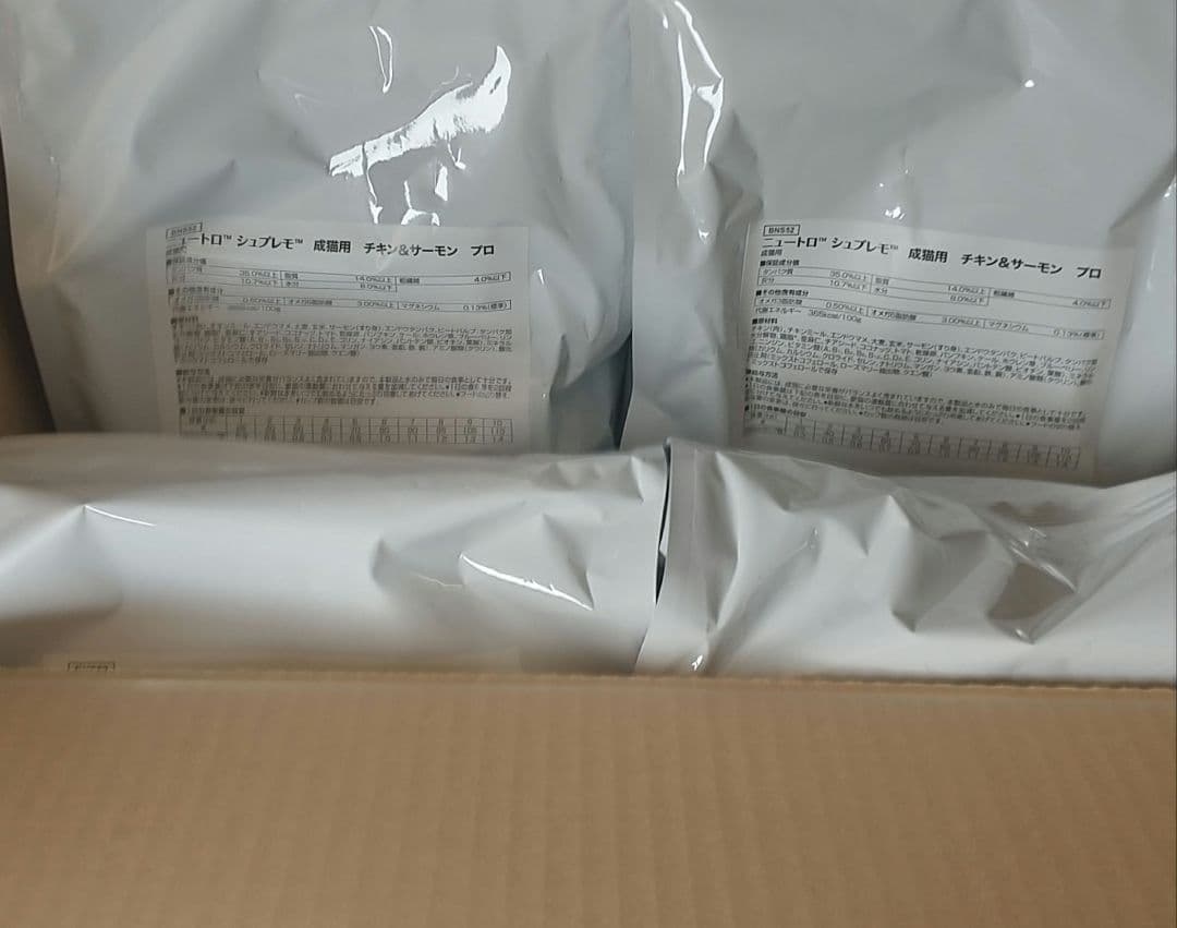 ニュートロシュプレモチキン&サーモン成猫用プロ