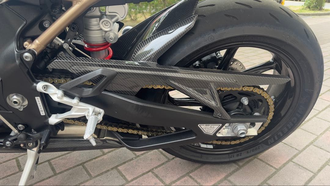 イルムバーガー S1000RR カーボンリアハガーアッパーチェーンガード付